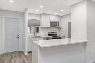 3310 Ramblewood Pl, Sarasota, FL 34237 - Photo 5