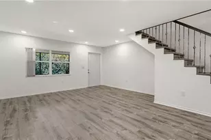 3310 Ramblewood Pl, Sarasota, FL 34237 - Photo 13