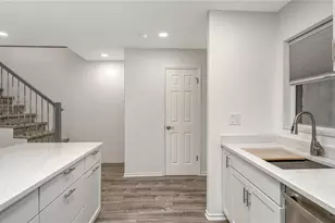 3310 Ramblewood Pl, Sarasota, FL 34237 - Photo 7