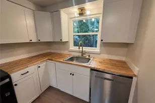608 12th St W, Palmetto, FL 34221 - Photo 9