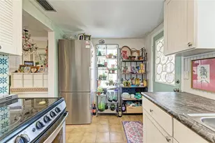 1885 Vamo Dr, Sarasota, FL 34231 - Photo 9
