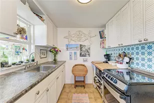 1885 Vamo Dr, Sarasota, FL 34231 - Photo 7