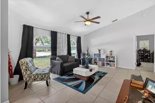 4644 Hamlets Grv Dr, Sarasota, FL 34235 - Photo 9