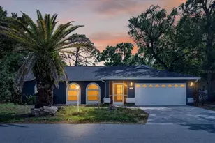 4644 Hamlets Grv Dr, Sarasota, FL 34235 - Photo 3