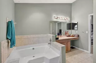 4644 Hamlets Grv Dr, Sarasota, FL 34235 - Photo 29