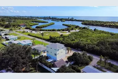 4705 Lemon Bay Drive, Venice, FL 34293 - Photo 5