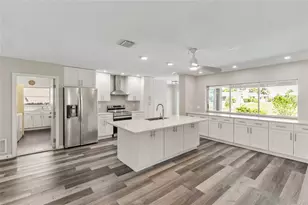 1009 Kings Ct, Venice, FL 34293 - Photo 3