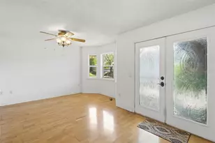 4662 Beacon Dr, Sarasota, FL 34232 - Photo 15