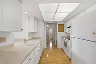 4662 Beacon Dr, Sarasota, FL 34232 - Photo 9