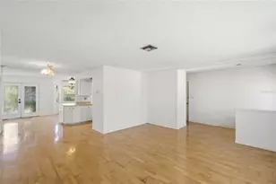 4662 Beacon Dr, Sarasota, FL 34232 - Photo 5