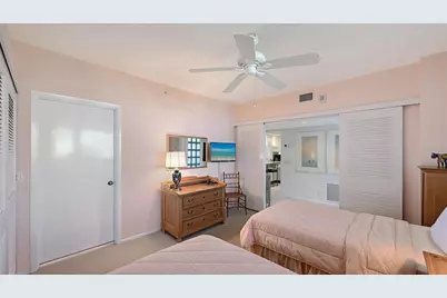 1085 Gulf Of Mexico Drive #404, Longboat Key, FL 34228 - Photo 19