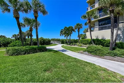 1085 Gulf Of Mexico Drive #404, Longboat Key, FL 34228 - Photo 37