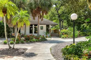 3746 Surrey Ln, Sarasota, FL 34235 - Photo 45