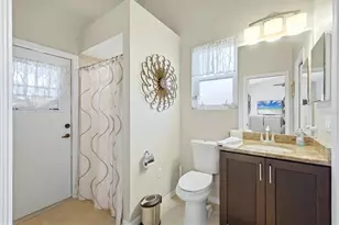 3746 Surrey Ln, Sarasota, FL 34235 - Photo 25