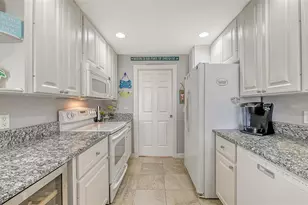 1625 Burgos Dr, Sarasota, FL 34238 - Photo 13