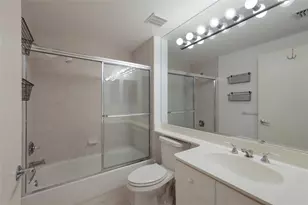 1800 Benjamin Franklin Dr, Sarasota, FL 34236 - Photo 33