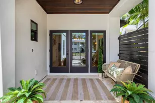 617 Madison Ct, Sarasota, FL 34236 - Photo 3