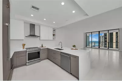 275 1st Avenue S #1904, Saint Petersburg, FL 33701 - Photo 17