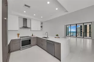 275 1st Ave S, Saint Petersburg, FL 33701 - Photo 17
