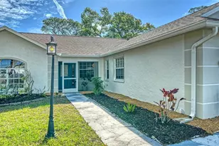 4668 Hamlets Grv Dr, Sarasota, FL 34235 - Photo 5
