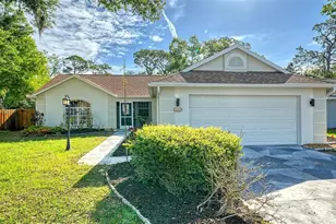 4668 Hamlets Grv Dr, Sarasota, FL 34235 - Photo 3