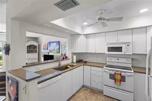 1520 Pelican Point Dr, Sarasota, FL 34231 - Photo 9