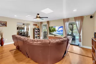 8345 Brandeis Ct, Sarasota, FL 34243 - Photo 5