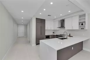 275 1st Ave S, Saint Petersburg, FL 33701 - Photo 9