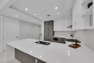 275 1st Ave S, Saint Petersburg, FL 33701 - Photo 17