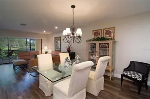 5635 Golf Pointe Dr, Sarasota, FL 34243 - Photo 9