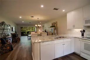 5635 Golf Pointe Dr, Sarasota, FL 34243 - Photo 5