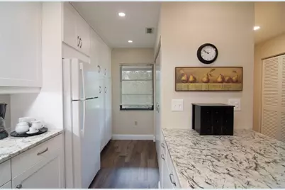 5635 Golf Pointe Drive #101, Sarasota, FL 34243 - Photo 7