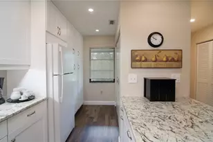 5635 Golf Pointe Dr, Sarasota, FL 34243 - Photo 7