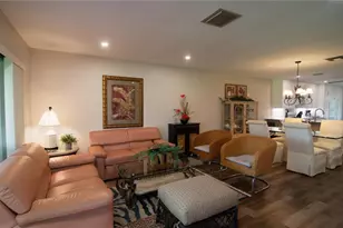 5635 Golf Pointe Dr, Sarasota, FL 34243 - Photo 11