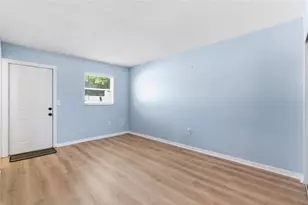 2227 Montclair Dr, Sarasota, FL 34231 - Photo 9