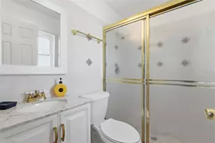 2227 Montclair Dr, Sarasota, FL 34231 - Photo 11