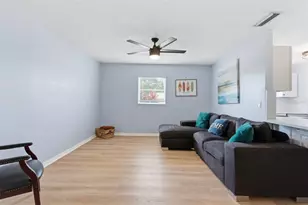 2227 Montclair Dr, Sarasota, FL 34231 - Photo 5