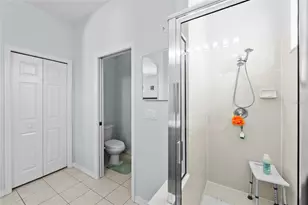 7708 32nd St E, Sarasota, FL 34243 - Photo 17