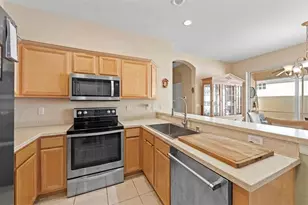 7708 32nd St E, Sarasota, FL 34243 - Photo 9