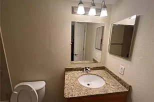 2650 Coconut Bay Ln Ln, Sarasota, FL 34237 - Photo 9