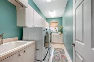 4823 Carrington Cir, Sarasota, FL 34243 - Photo 43