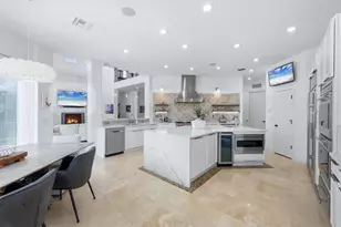 7755 Holiday Dr N, Sarasota, FL 34231 - Photo 9