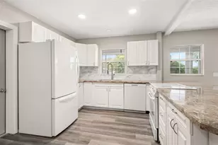 5929 Murdock Ave, Sarasota, FL 34231 - Photo 17