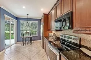 8128 Villa Grande Ct, Sarasota, FL 34243 - Photo 9