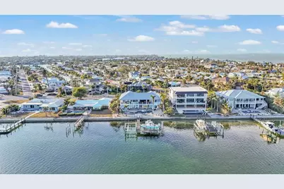 635 Key Royale Drive, Holmes Beach, FL 34217 - Photo 11