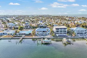 635 Key Royale Dr, Holmes Beach, FL 34217 - Photo 11