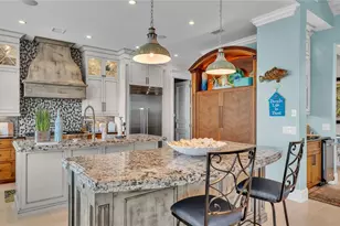 635 Key Royale Dr, Holmes Beach, FL 34217 - Photo 59