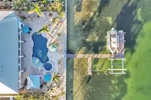 635 Key Royale Dr, Holmes Beach, FL 34217 - Photo 13