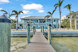 635 Key Royale Dr, Holmes Beach, FL 34217 - Photo 31