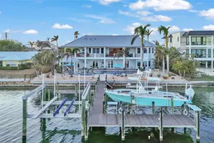 635 Key Royale Dr, Holmes Beach, FL 34217 - Photo 17